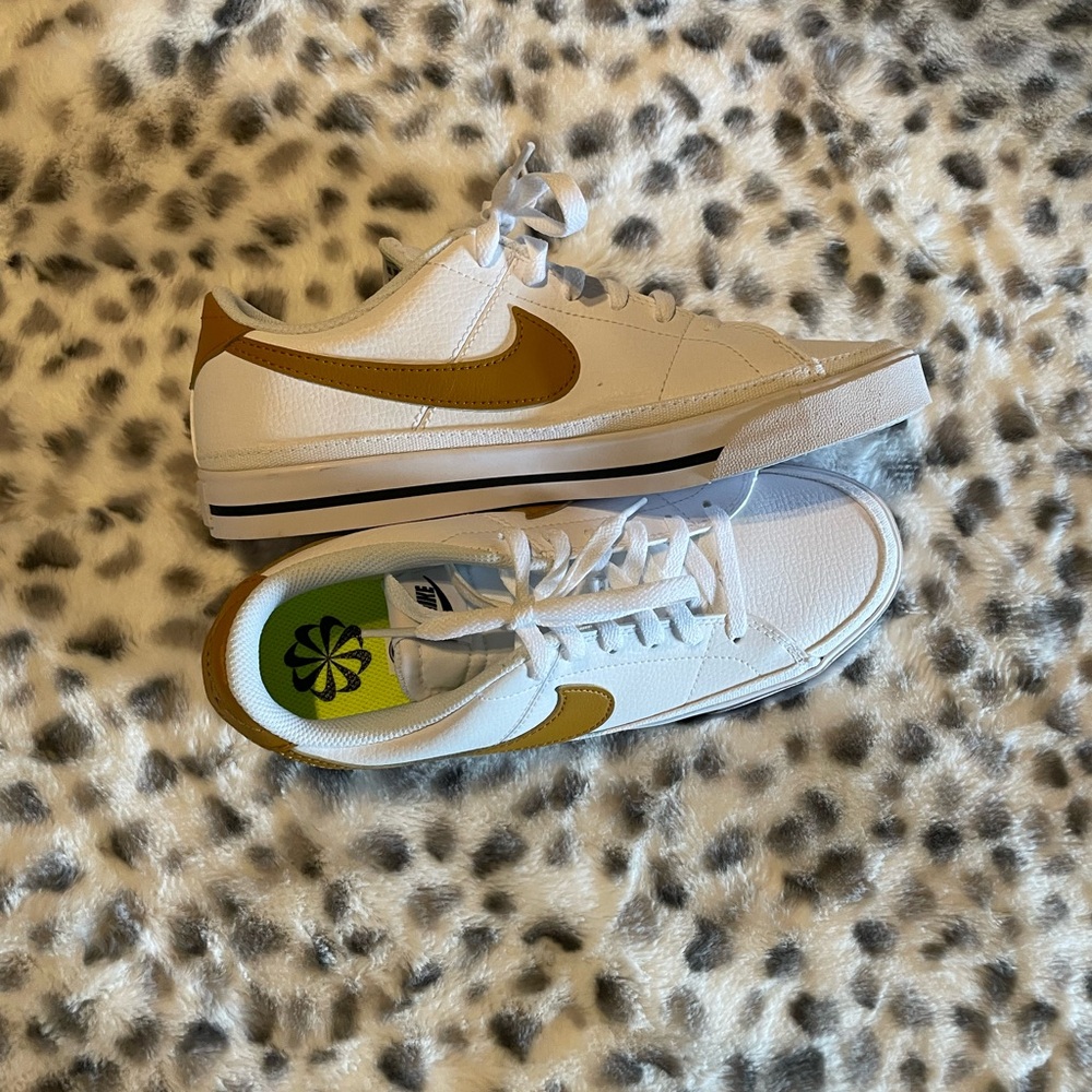 NWOT Nike Court Legacy Tennis Shoes
